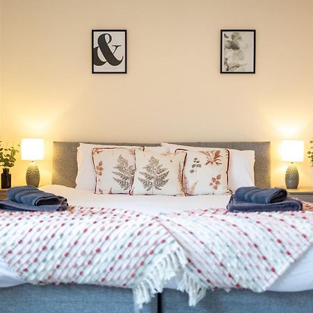 Adrian House, Near Hospital, Easy Parking + Garden Apartment Карлайл Екстериор снимка