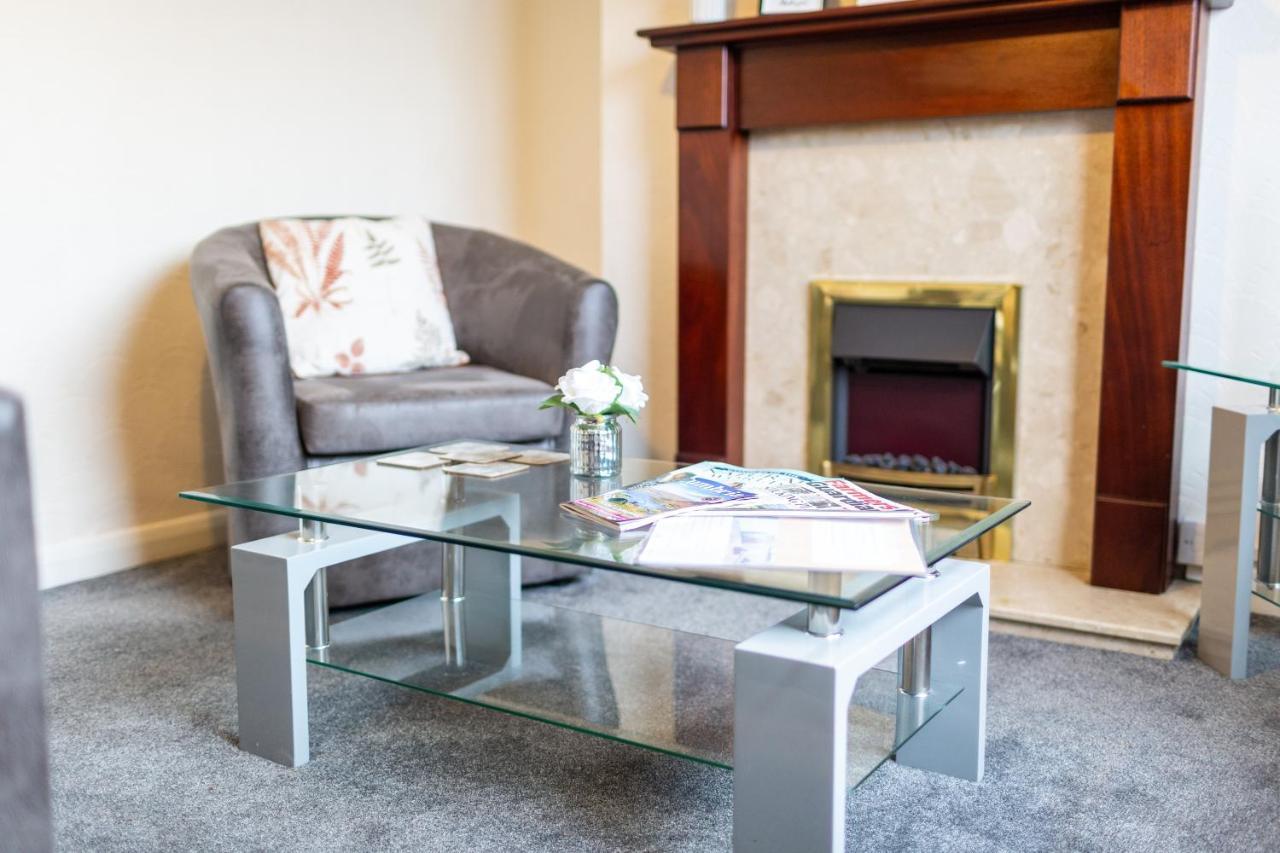 Adrian House, Near Hospital, Easy Parking + Garden Apartment Карлайл Екстериор снимка