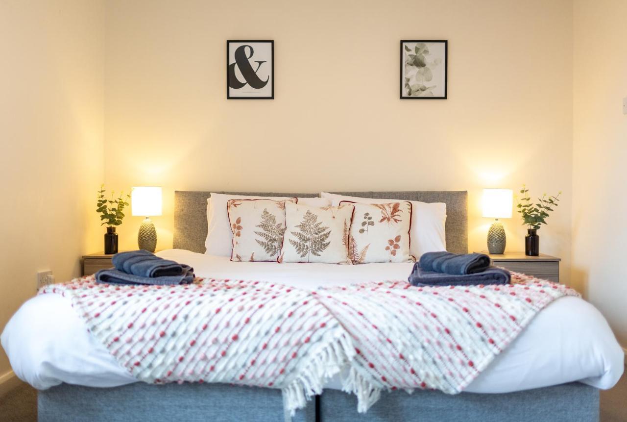 Adrian House, Near Hospital, Easy Parking + Garden Apartment Карлайл Екстериор снимка
