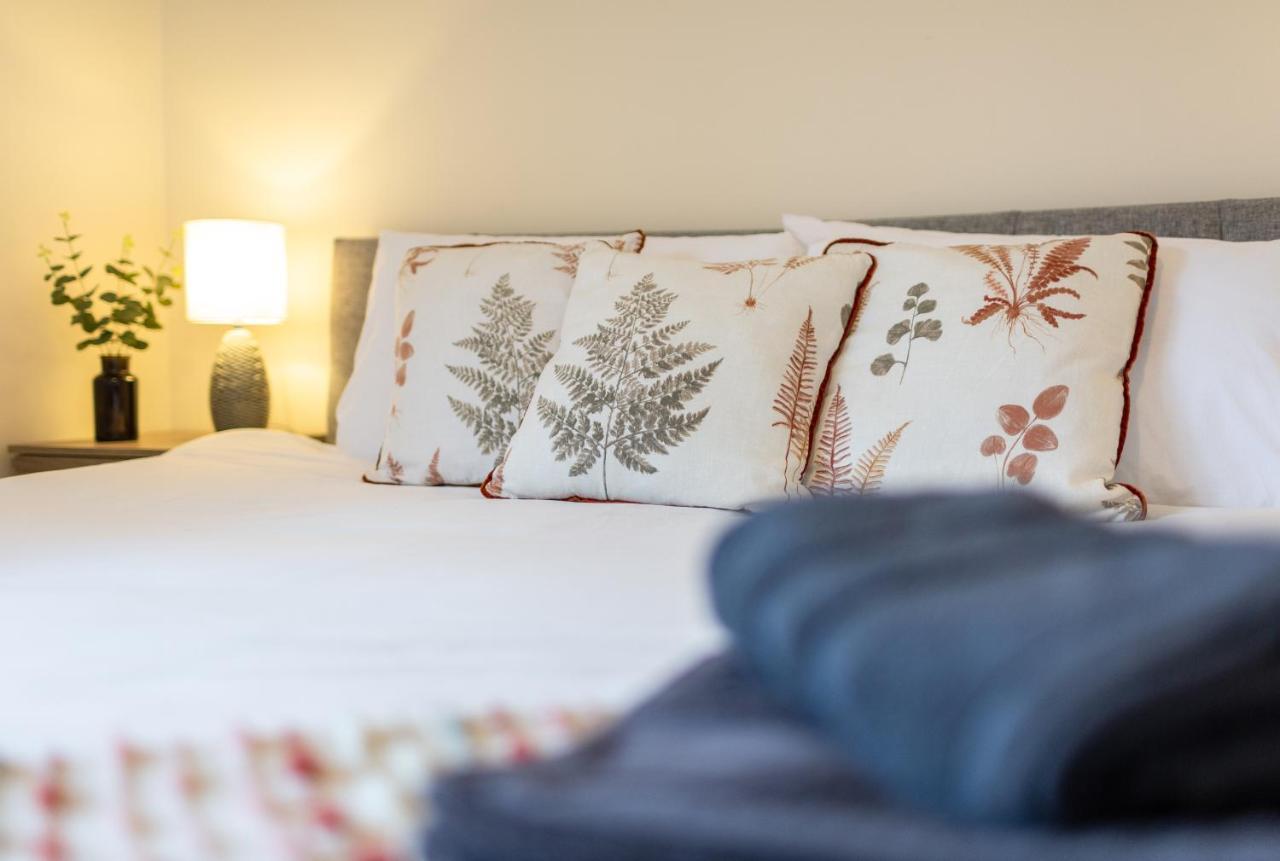 Adrian House, Near Hospital, Easy Parking + Garden Apartment Карлайл Екстериор снимка